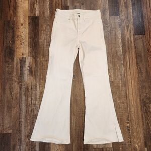 American Eagle Stretch Flare White Denim Size 4 Short